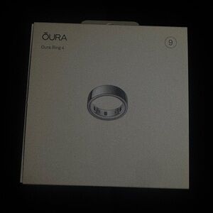 Oura Ring 4 in Silver